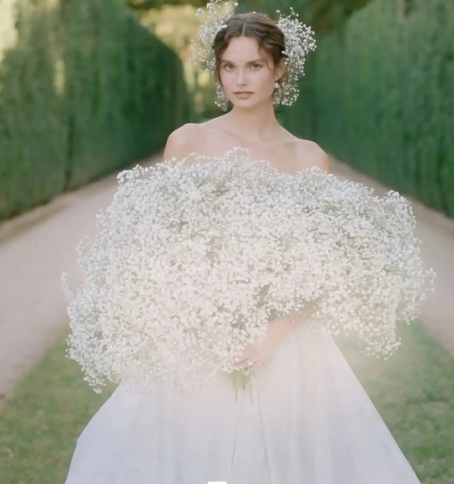 MONIQUE LHUILLIER Mobile